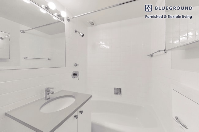 790 Boylston St unit FL9-ID5666A, Boston, MA 02199 - photo 7