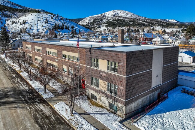 Lincoln Elementary School offers safe education for students in Anaconda.