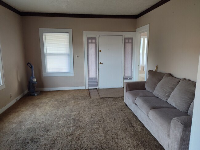 2101 Saint Xavier St unit 1F, Louisville, KY 40212 - photo 3