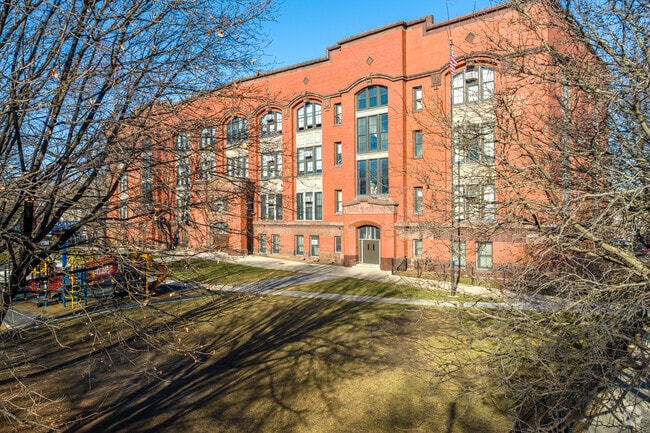Oglesby Elementary School is located in Chicago, IL.