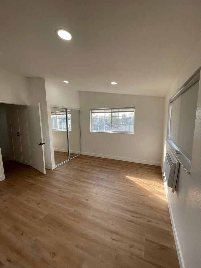 200 S Mccoy Rd, Orange, CA 92868