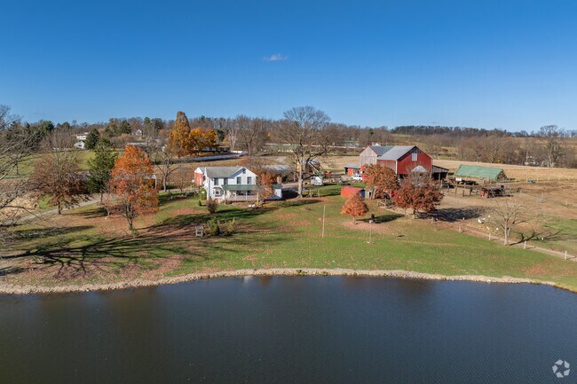 There are many large farms in Mifflin.