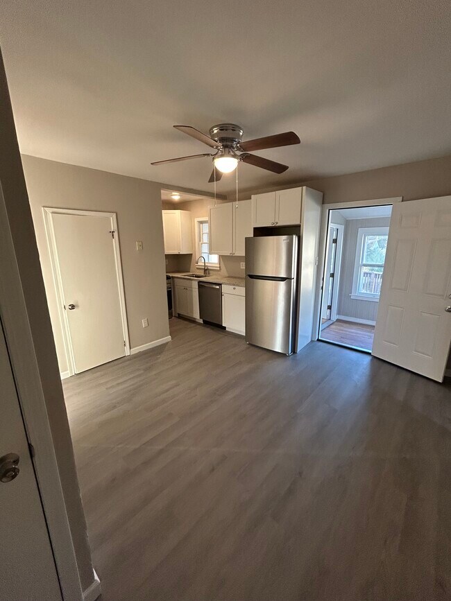 120 S End Rd unit 2nd Flr, New Haven, CT 06512 - photo 4