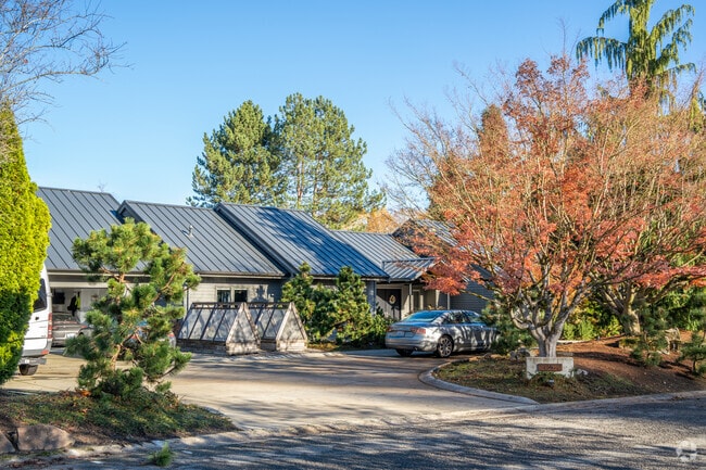 Hunts Point is mostly residential with few businesses.