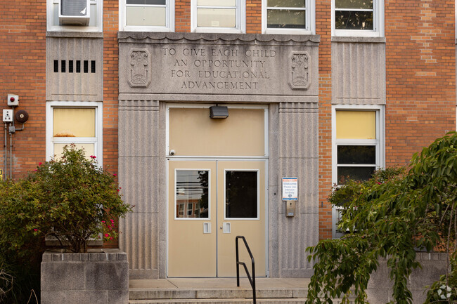 The student-teacher ratio at the Howard T Herber Middle School  in Malverne, NY  is 10 to 1.