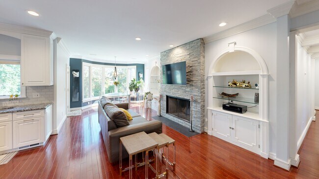 5 Huntleigh Downs, Saint Louis, MO 63131 - photo 2