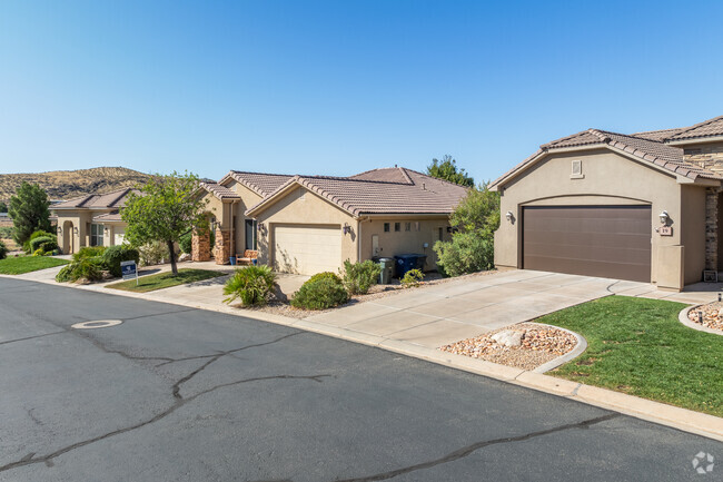 In Painted Desert, the houses are often ranch-style with Mediterranean accents.