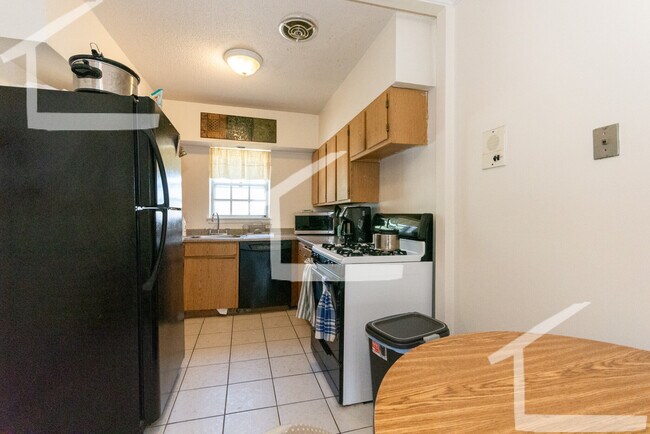 215 Lake Shore Rd unit 2, Brighton, MA 02135 - photo 5