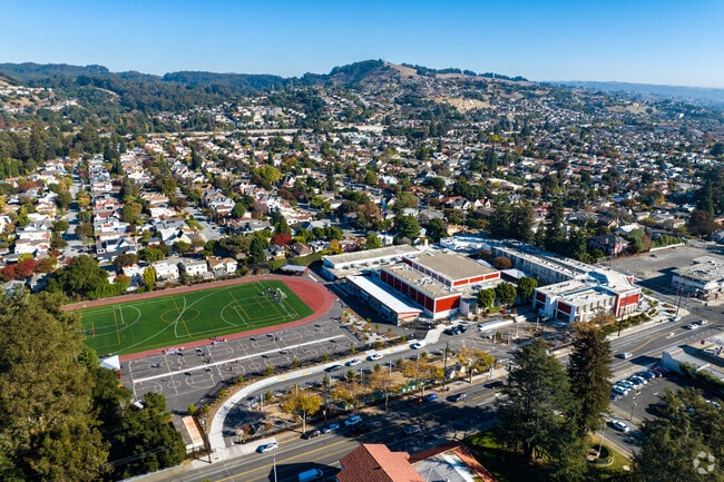 Bancroft Middle School scores a B- on Niche.