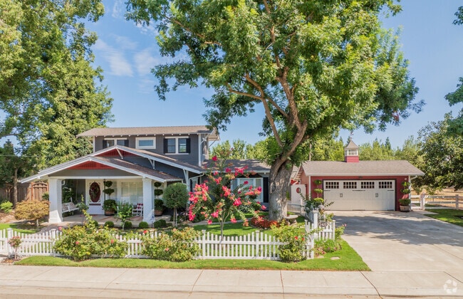 Beautifully landscaped homes are found throughout the City of Escalon, Ca.