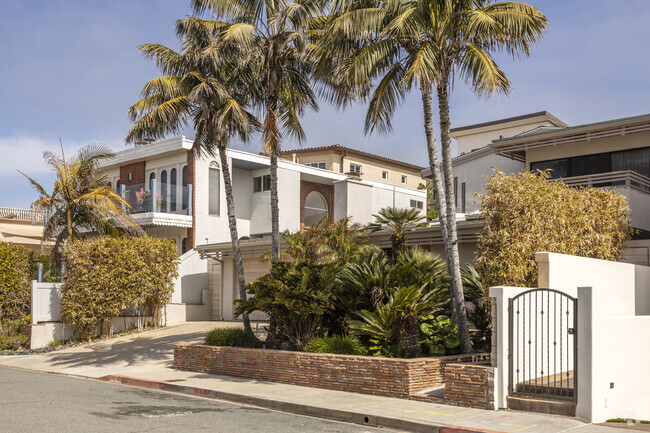 Gorgeous terracotta estates with ocean view in Beach Barber Tract.