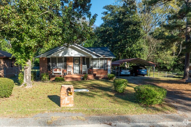 Some neweer and renovated craftsman and bungalow style homes can also be found in Bates.