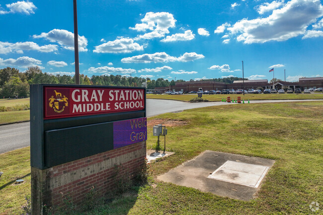 Gray Station Middle School has a 16:1 student teacher ratio.