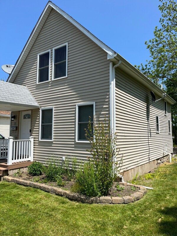 22 E Garfield St, Lancaster, NY 14086