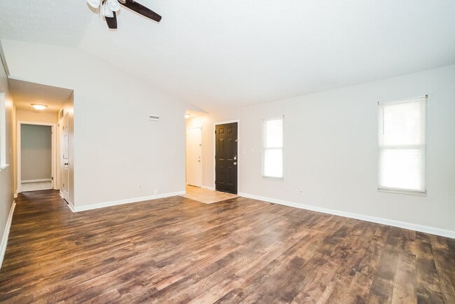 1086 Pacific Ct, Columbus, OH 43085 - photo 5