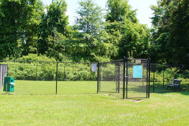 168 Fox Hill Ln unit Studio, Enfield, CT 06082 - photo 4