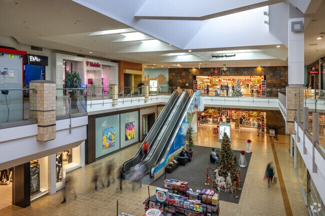 The Shops at Palm Desert is an indoor mall with over 100 shops and eateries to choose from.