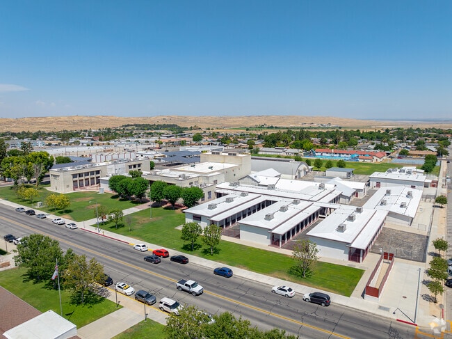 Lincoln Junior High in Ford City offers leadership clubs and community service programs.
