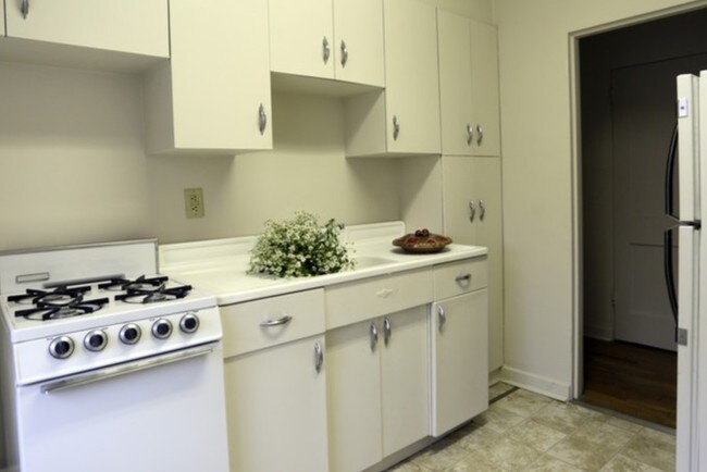 Meadow Lane, Baltimore, MD 21229 - photo 4