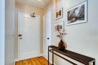 2908 13th Rd S Unit 202, Arlington, VA 22204