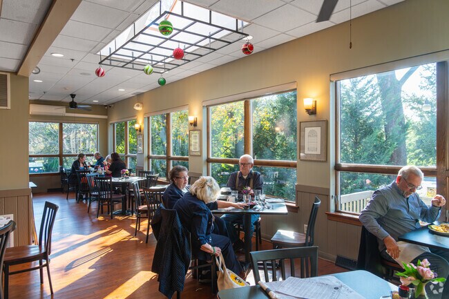 Enjoy delicious seafood dishes at The Paddock on Market in Springetts Manor-Yorklyn.