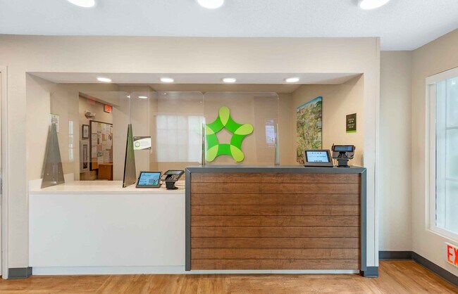 6605 NW 7th St, Miami, FL 33126 - photo 4