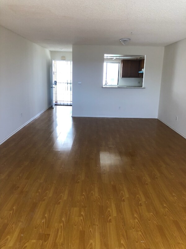 330 Pioneer Dr, Glendale, CA 91203