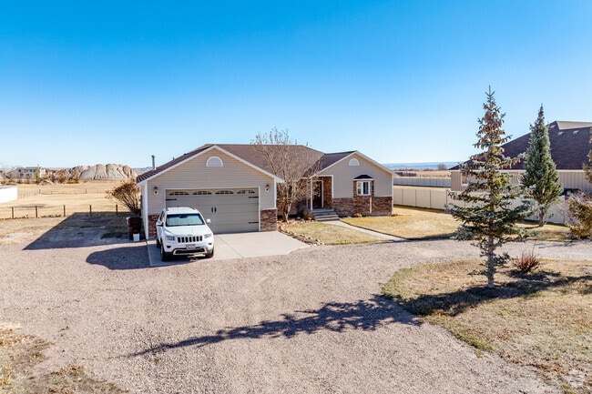 Ranch-style homes in Lyman feature large lots and scenic views.