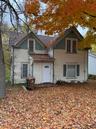 204 Independence Ave S, Clarks Grove, MN 56016