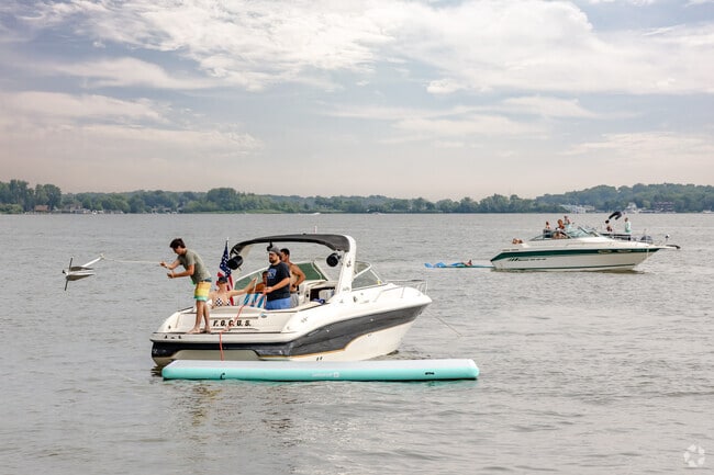 Attending boaters drop anchor to enjoy 2 days of live music at Shake the Lake event.