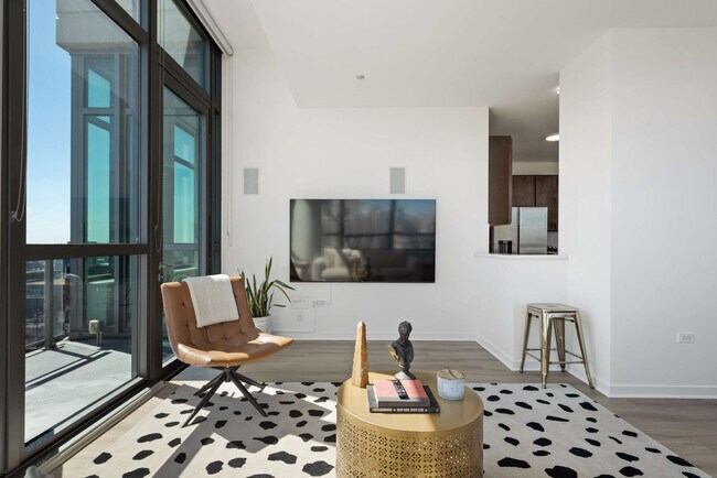 716 W Kinzie St unit ID1029592P, Chicago, IL 60654 - photo 2