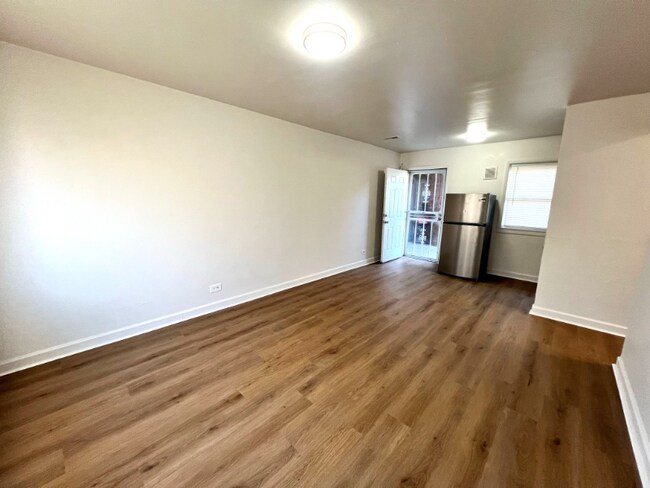 9136 S Anthony Ave, Chicago, IL 60617 - photo 5