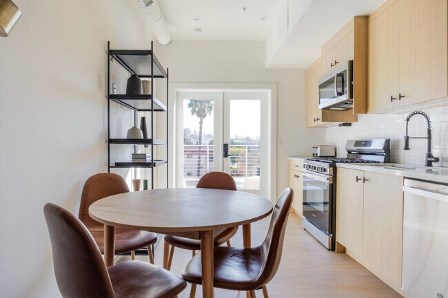 611 N Virgil Ave unit FL2-ID1334, Los Angeles, CA 90004 - photo 4