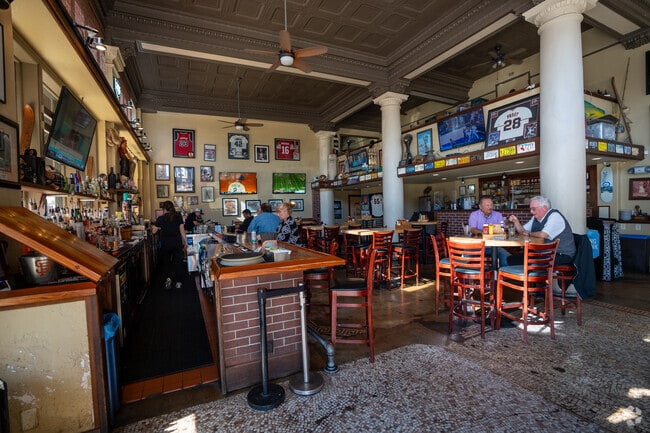 Grilling up some delicious memories in Dbbers Old Town Bar & Grill.