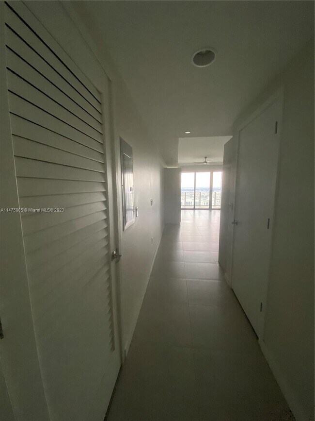 1010 Brickell Ave unit 3003, Miami, FL 33131 - photo 5