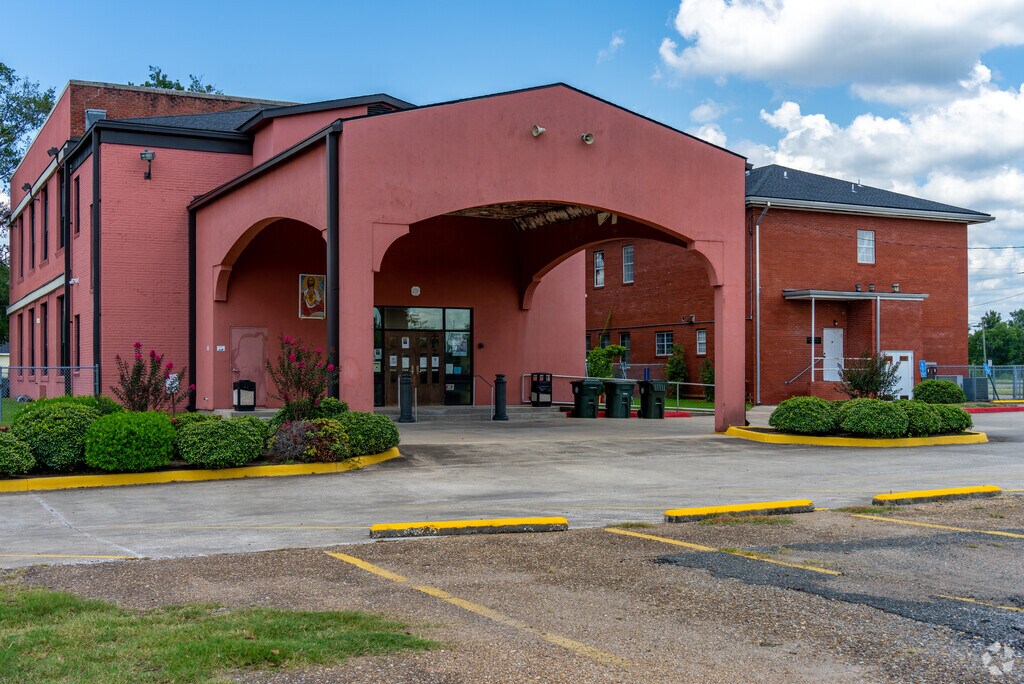 A view of the Sacred Heart of Jesus/SKD School buildings from the street.