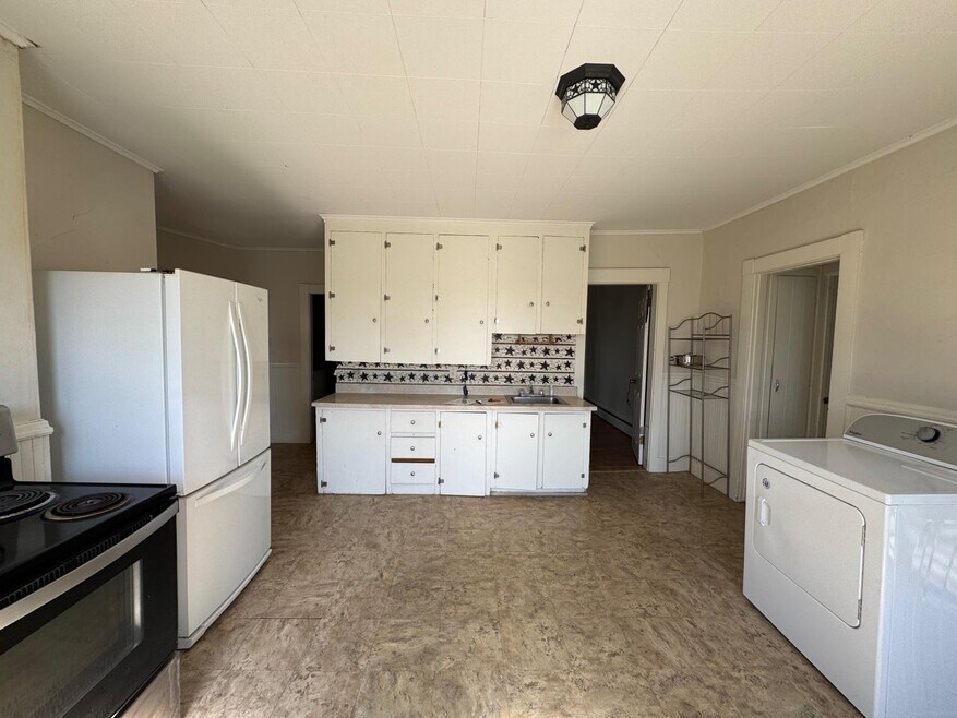 932 Lisbon St unit 2, Lewiston, ME 04240 - photo 1