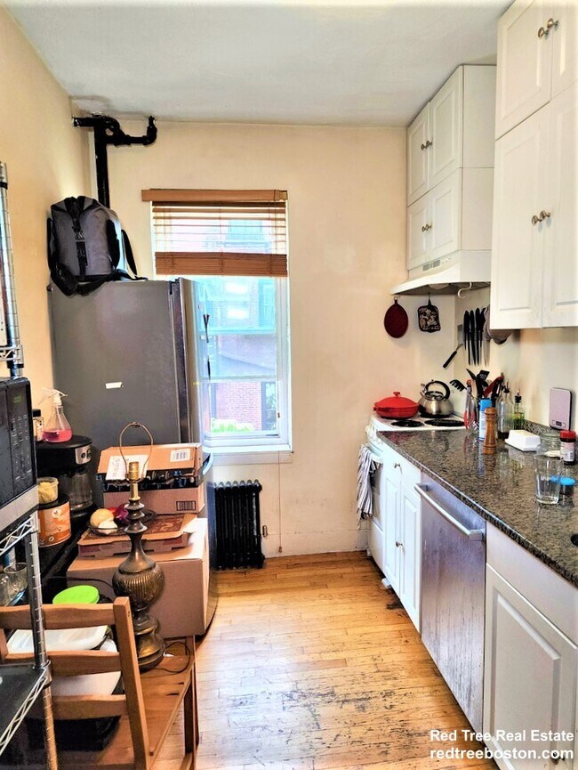 107 Myrtle St unit 3, Boston, MA 02114 - photo 2