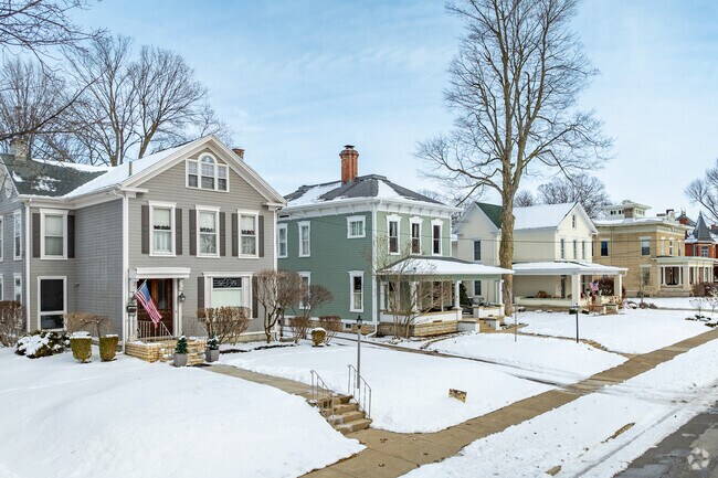 The median home price in Urbana, Ohio is $208,000, well below the national median.