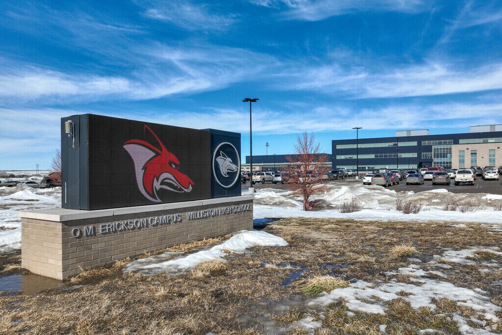 Williston High School serves kids in grades 9 through 12.