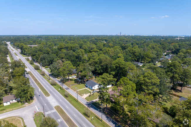 Maryvale is located minutes away from Downtown Mobile.