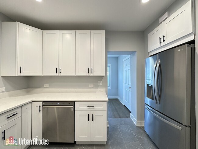 5510 N Luna Ave unit J01W, Chicago, IL 60630 - photo 6