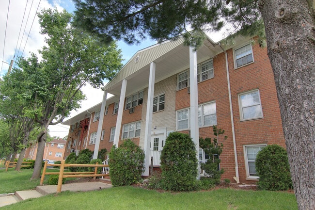 Sunrise Village, Roselle Park, NJ 07204 - photo 2