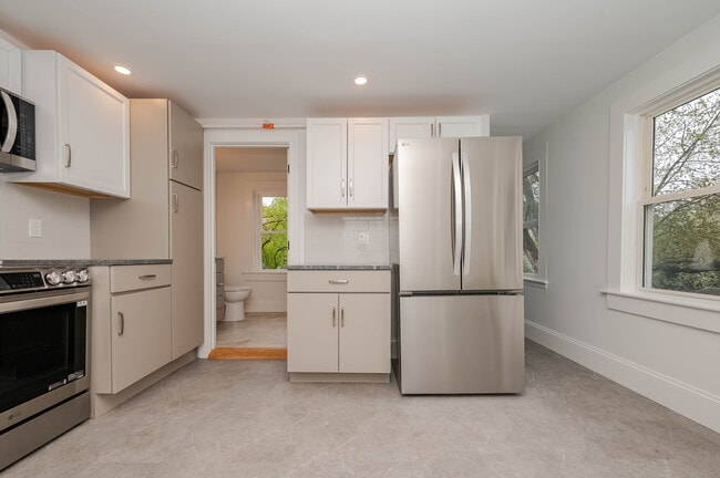 361 Miller Ave unit 4, Portsmouth, NH 03801 - photo 4