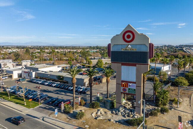 Find exceptional value and variety at Rio Rancho Towne Center.