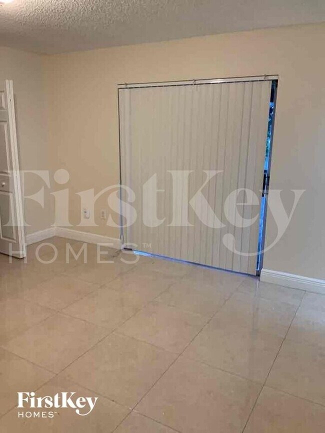 8410 NW 27th Place, Sunrise, FL 33322 - photo 6