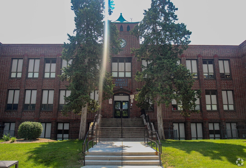 Abbott Middle School provides education in the neighborhood of 
Elgin