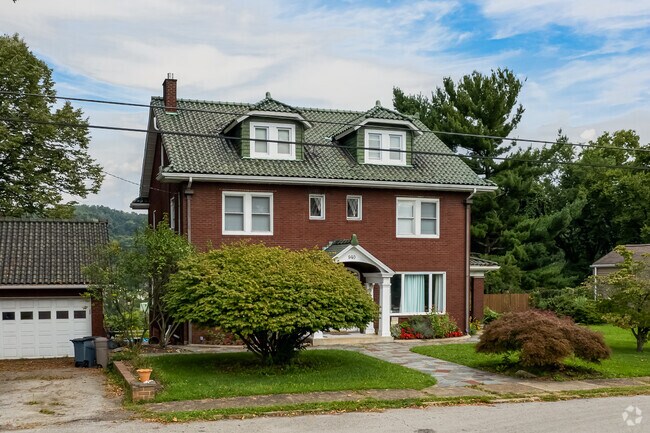 Elizabeth has French Provincial style homes in the neighborhood.