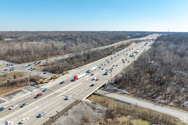 Interstate 465 is a major hub of traffic for residents of Devonshire.