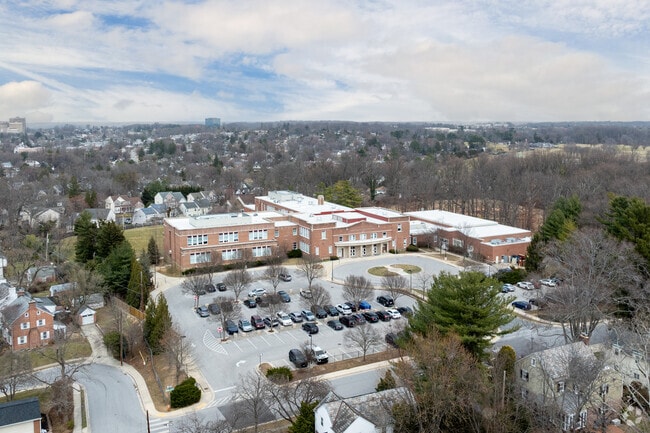 Stoneleigh Elementary School receives a B+ rating from Niche.